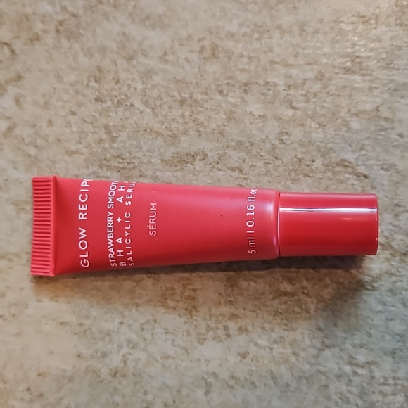 Glow Recipe Skincare Glow Recipe Strawberry Smooth Bha Aha M 65d10e638bb2e2e44a87b1c4